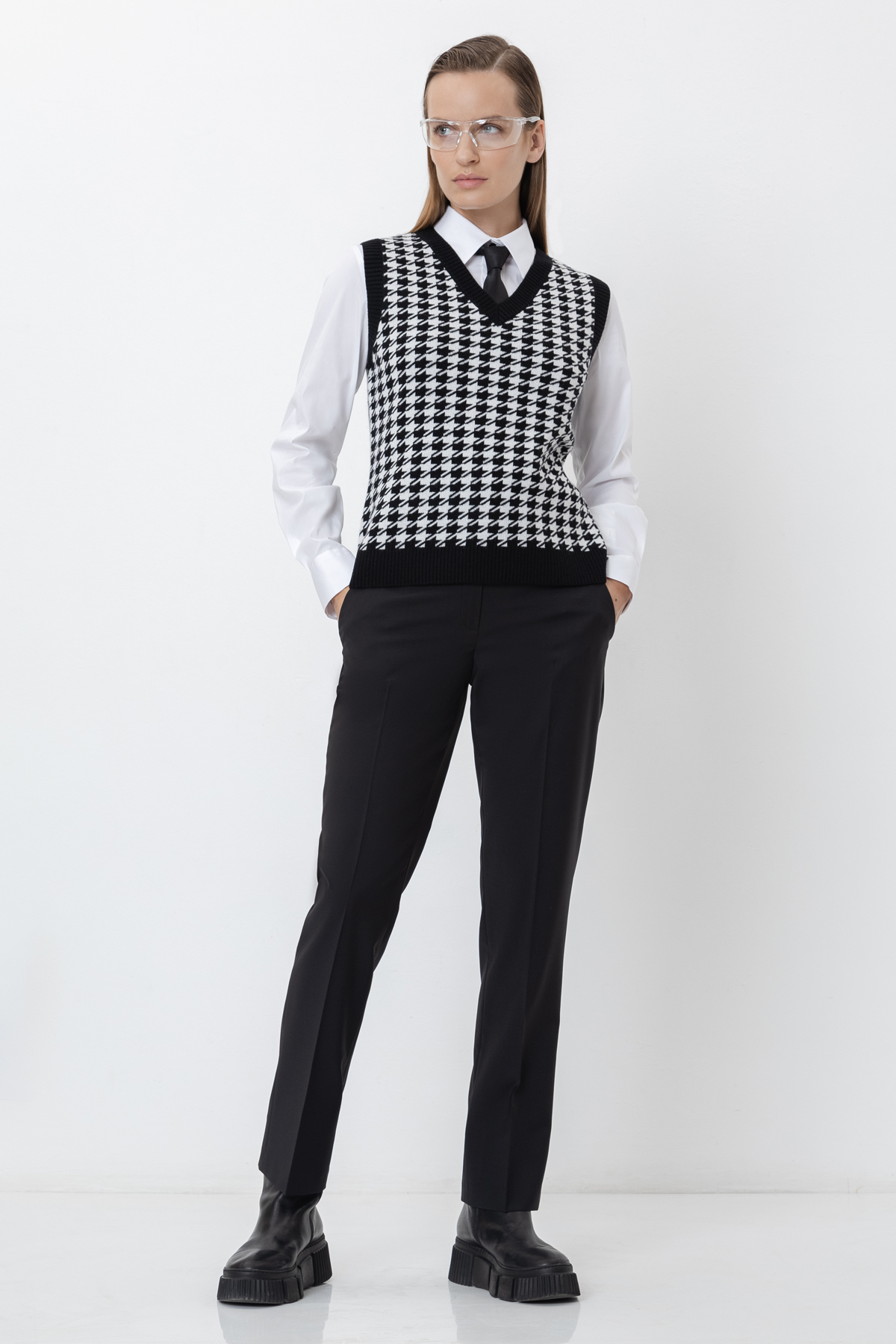 Жилет с жаккардовой вязкой из шерсти и кашемира VASSA&Co, пол женский, цвет черный