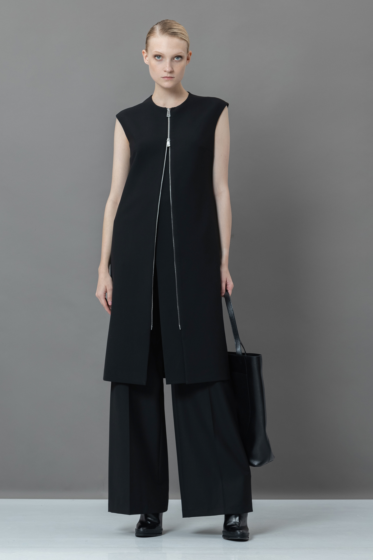 Жилет на молнии VASSA&Co, пол female, цвет Black