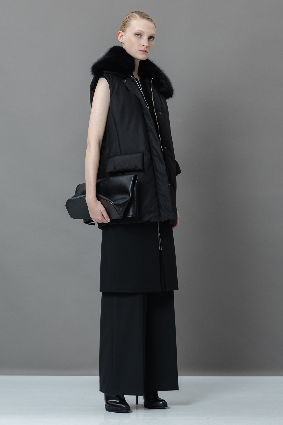 Жилет на молнии VASSA&Co, пол female, цвет Black