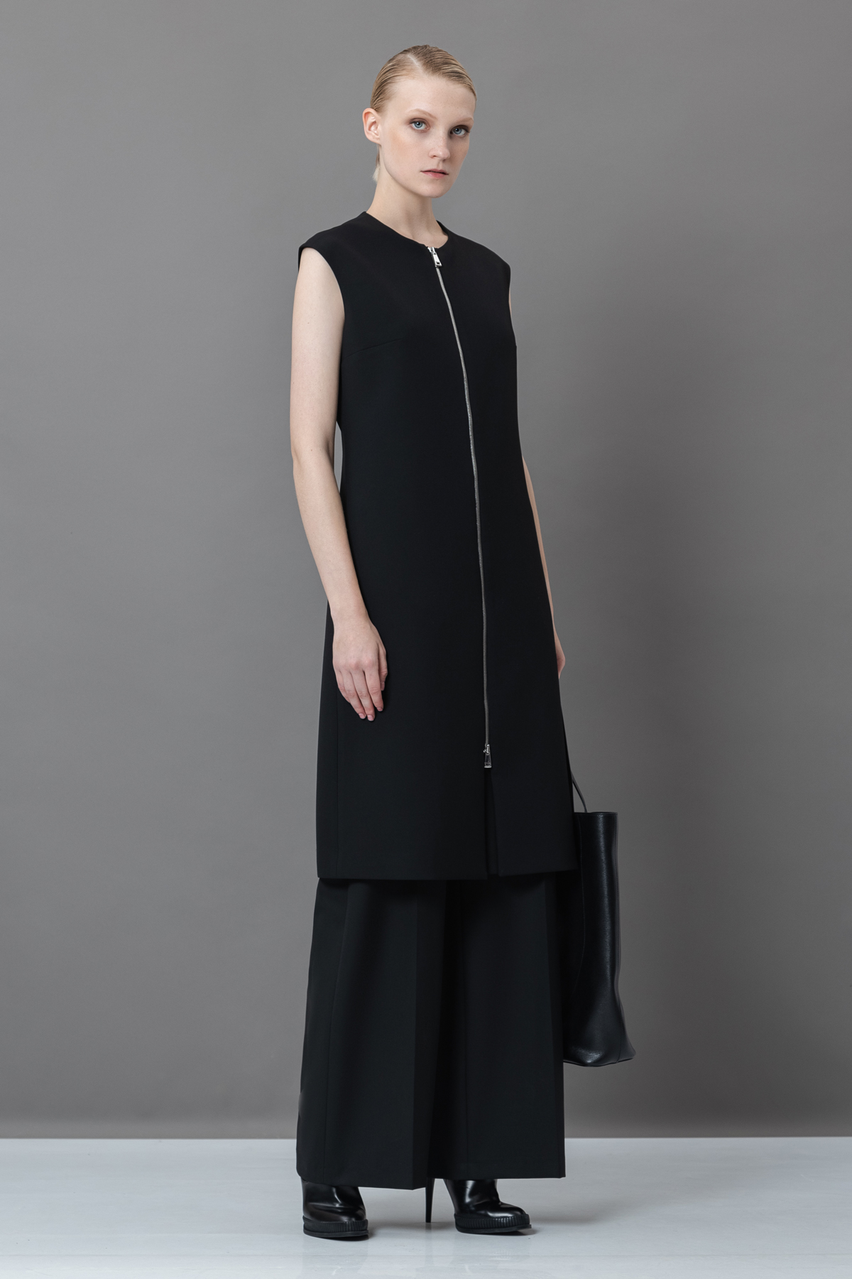 Жилет на молнии VASSA&Co, пол female, цвет Black