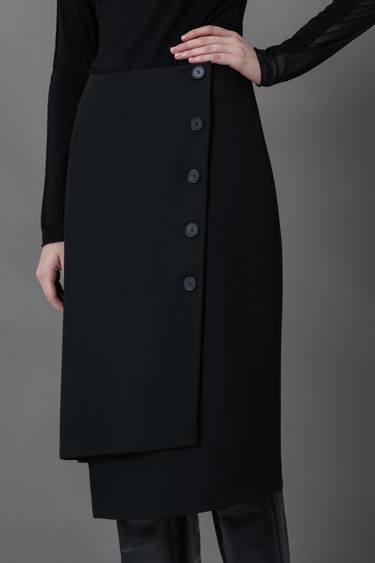 Юбка с асимметричным вырезом VASSA&Co, пол женский, цвет черный