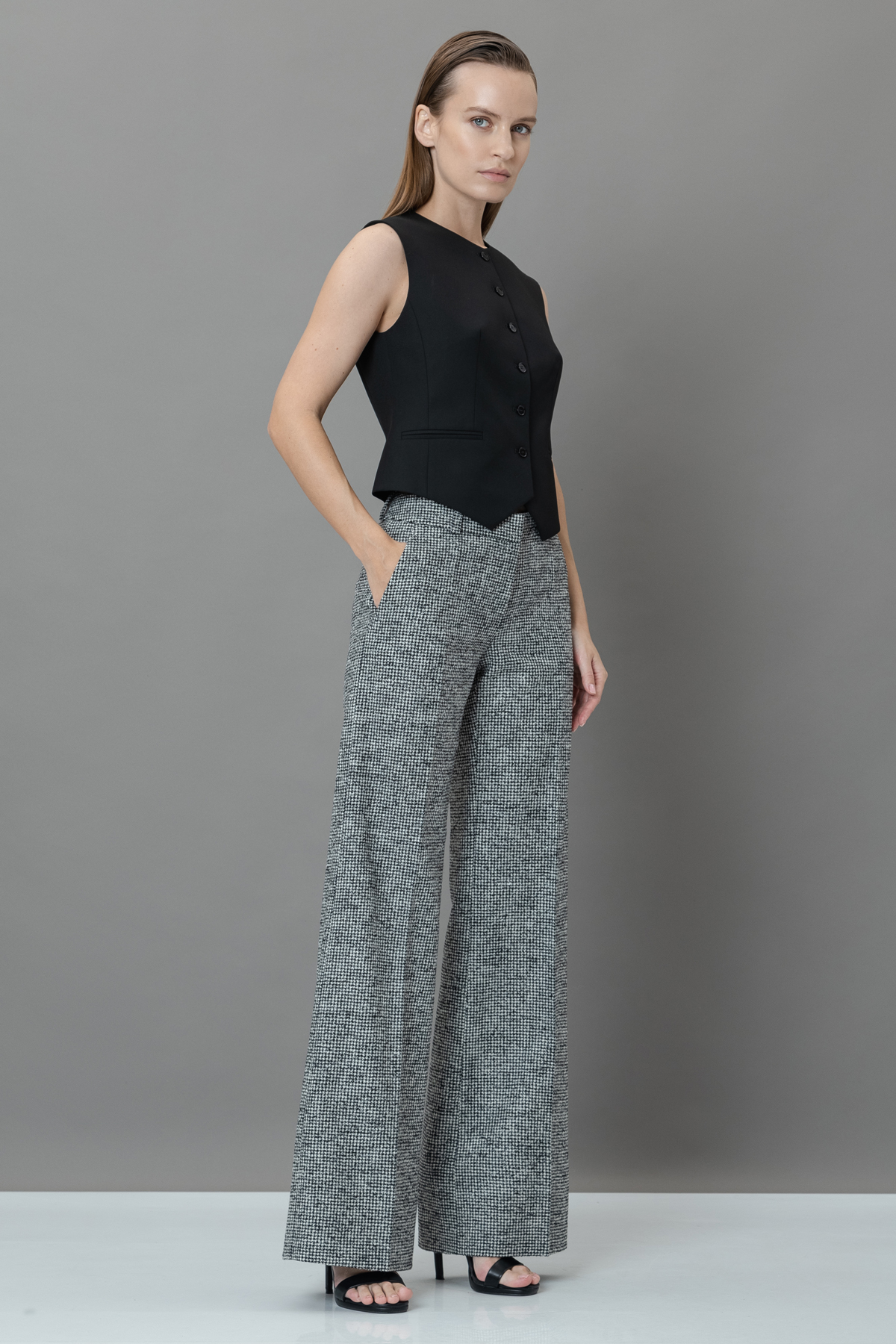 Брюки из фактурной ткани VASSA&Co, пол женский, цвет черный