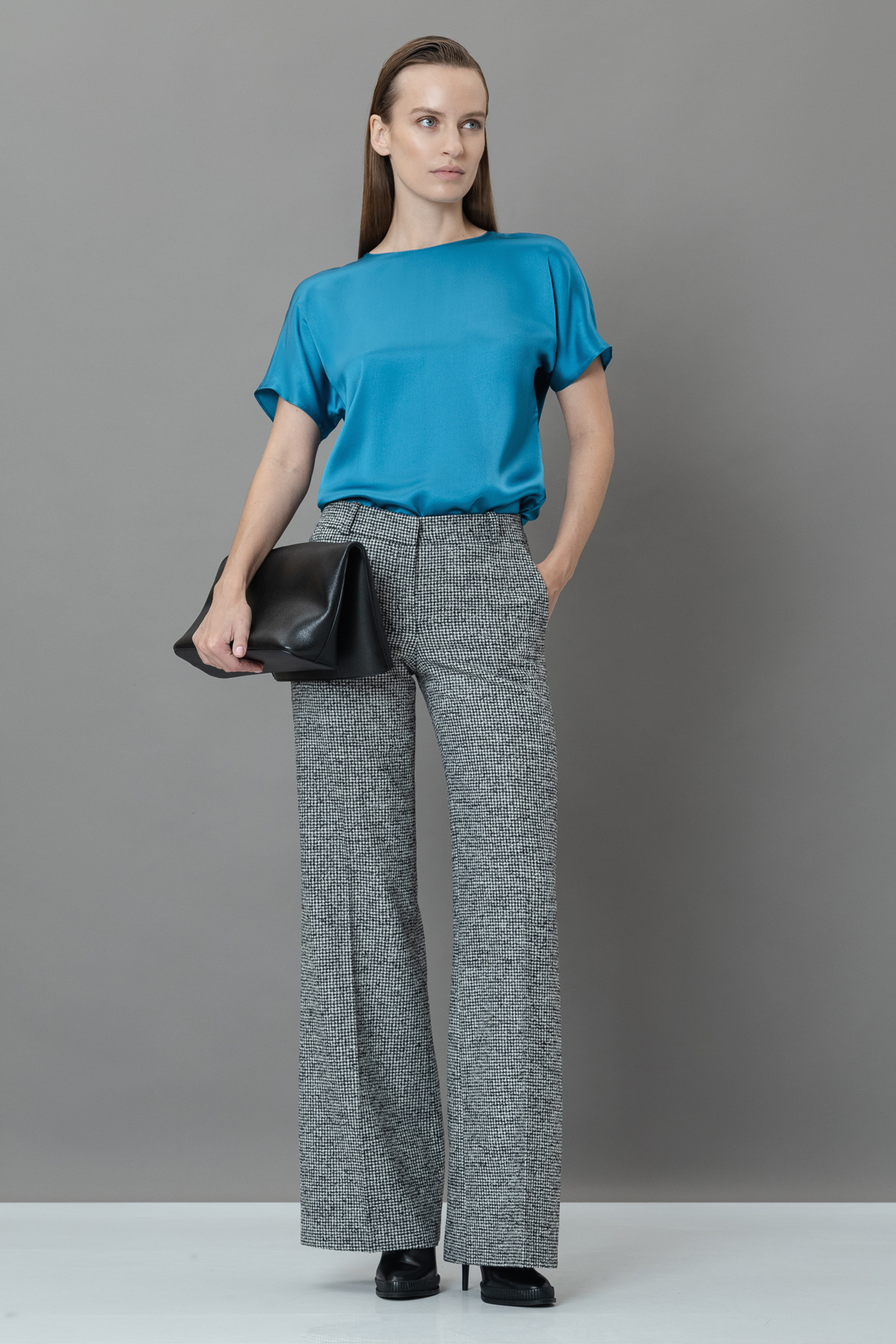 Брюки из фактурной ткани VASSA&Co, пол женский, цвет черный