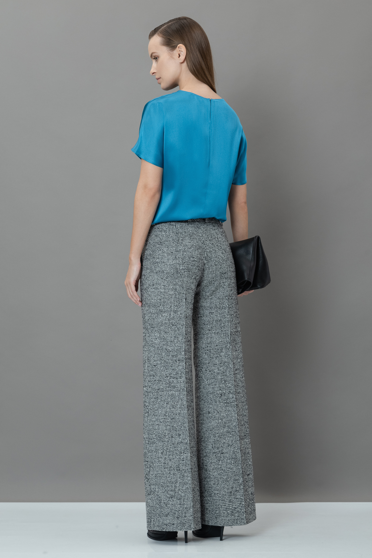 Брюки из фактурной ткани VASSA&Co, пол женский, цвет черный