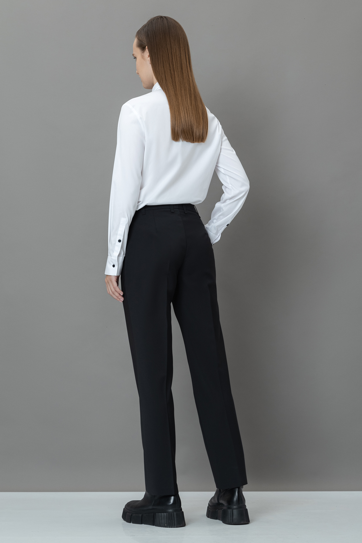 Зауженные брюки со стрелками VASSA&Co, пол женский, цвет черный