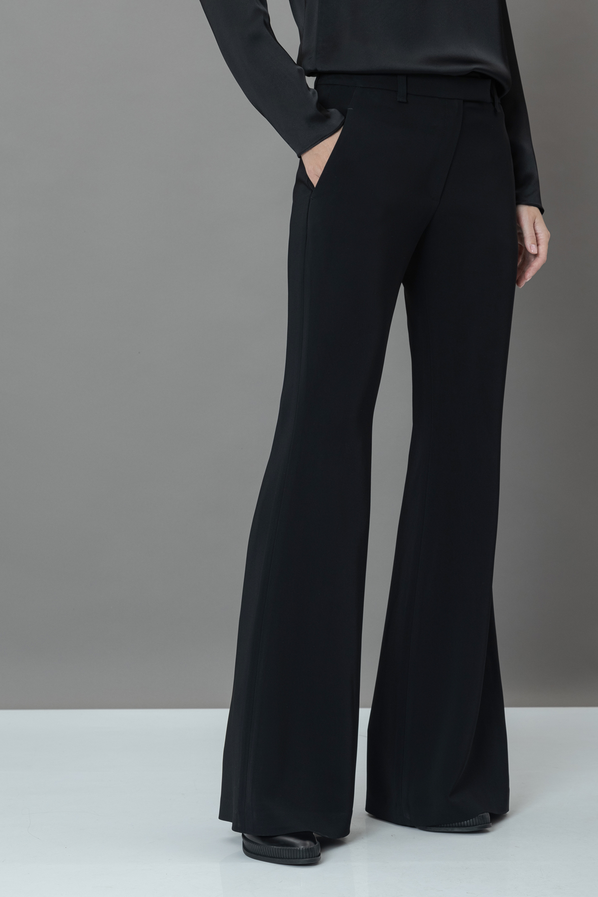 Брюки-клеш VASSA&Co, пол женский, цвет черный