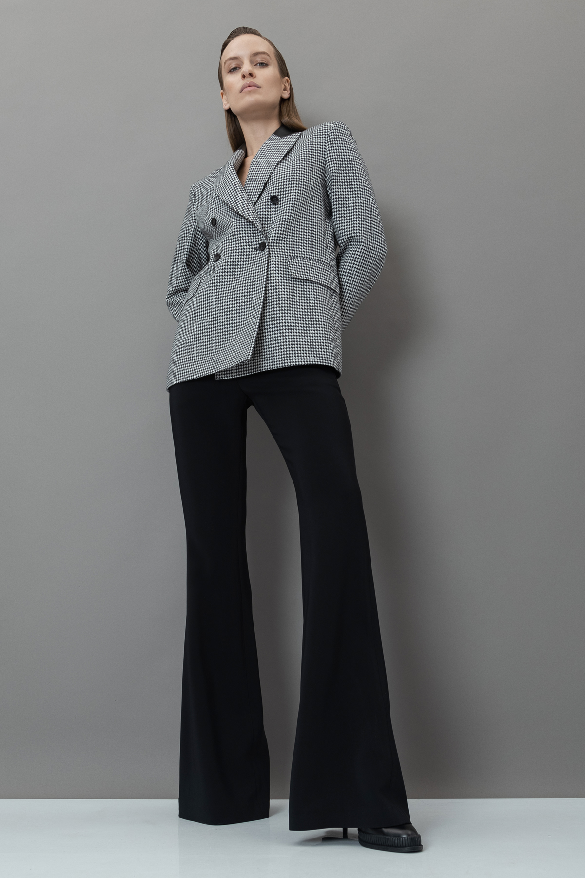 Брюки-клеш VASSA&Co, пол женский, цвет черный