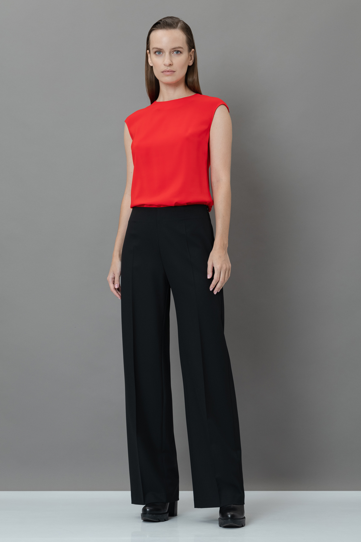 Широкие брюки на низкой посадке VASSA&Co, пол женский, цвет черный