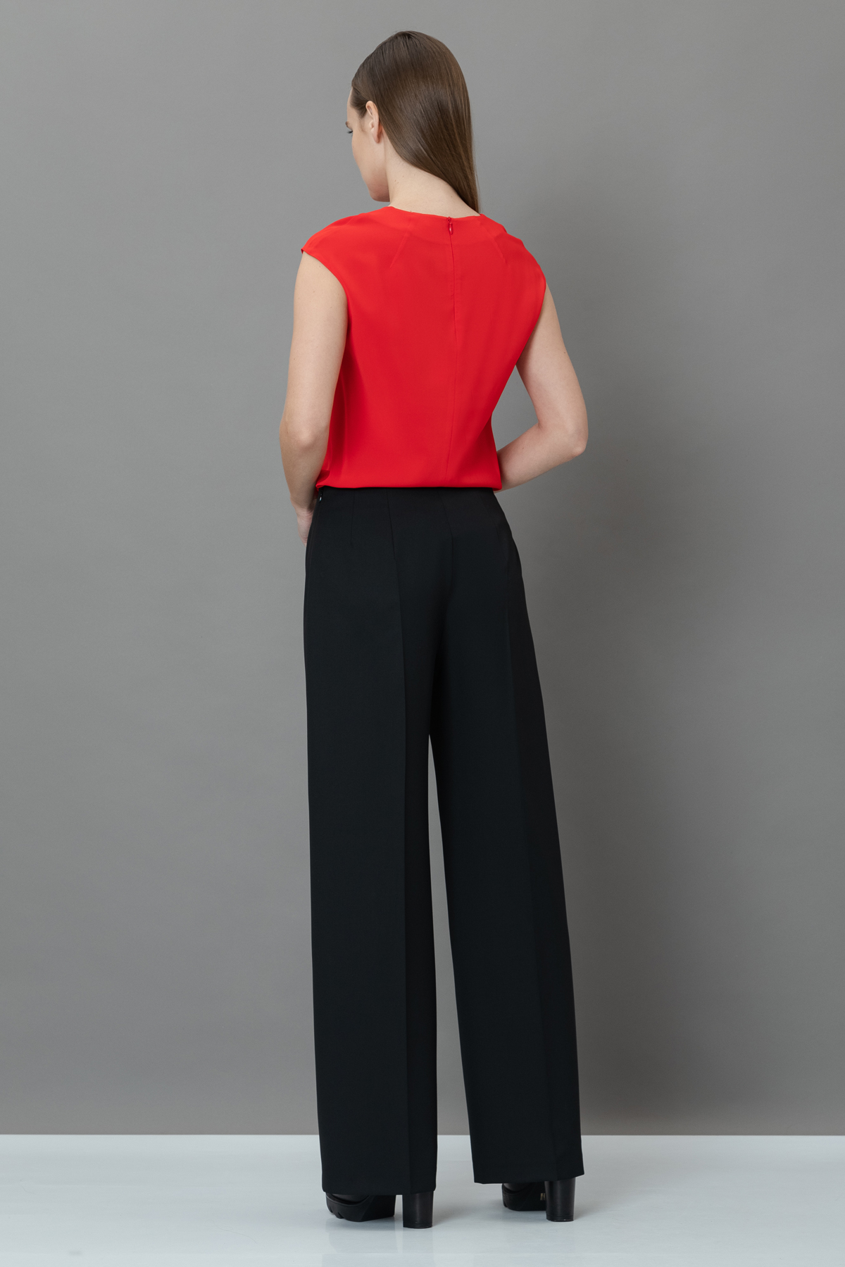 Широкие брюки на низкой посадке VASSA&Co, пол женский, цвет черный