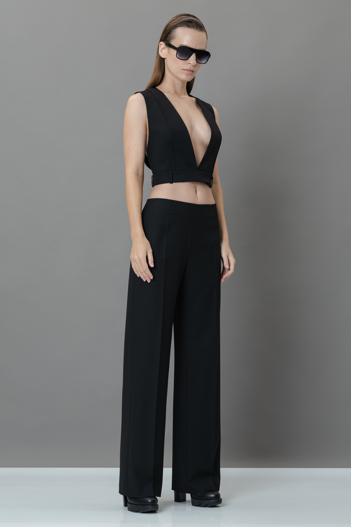 Широкие брюки на низкой посадке VASSA&Co, пол женский, цвет черный