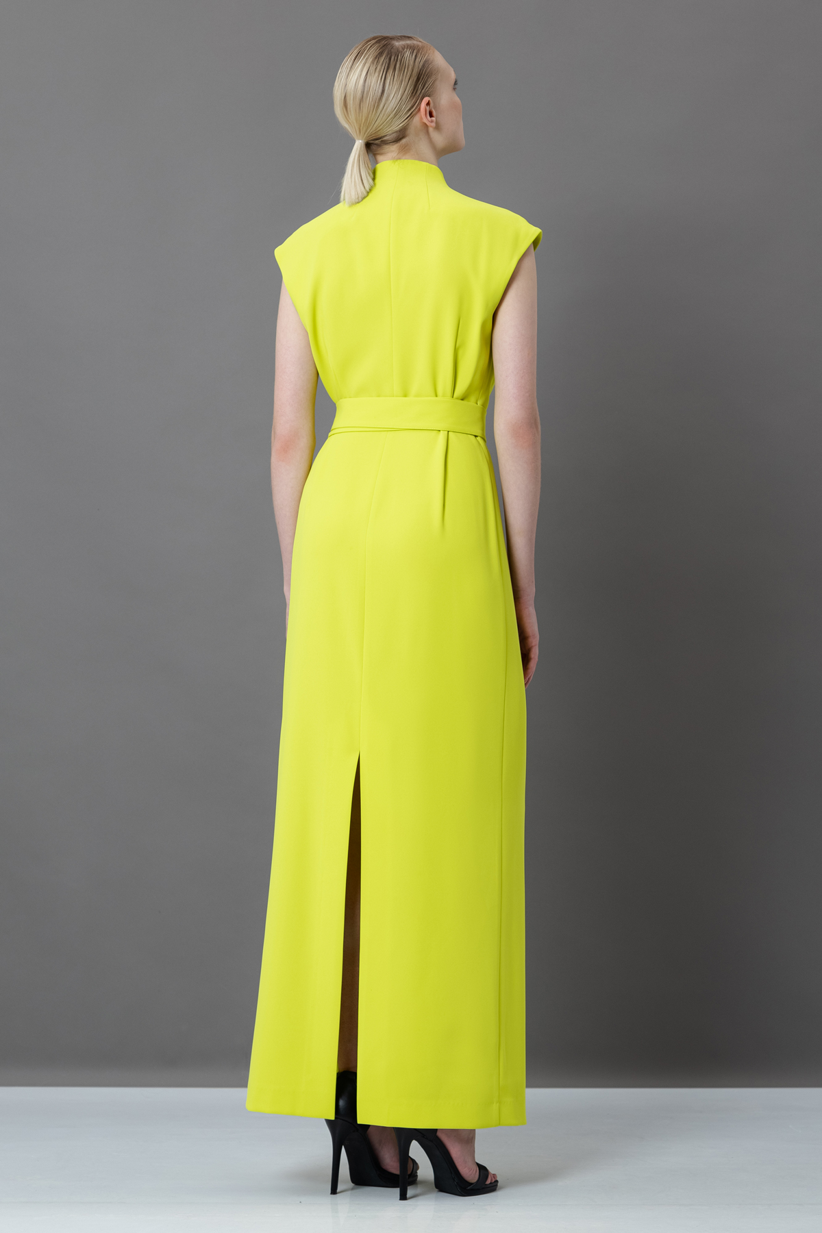 Платье на запах VASSA&Co, пол женский, цвет желтый