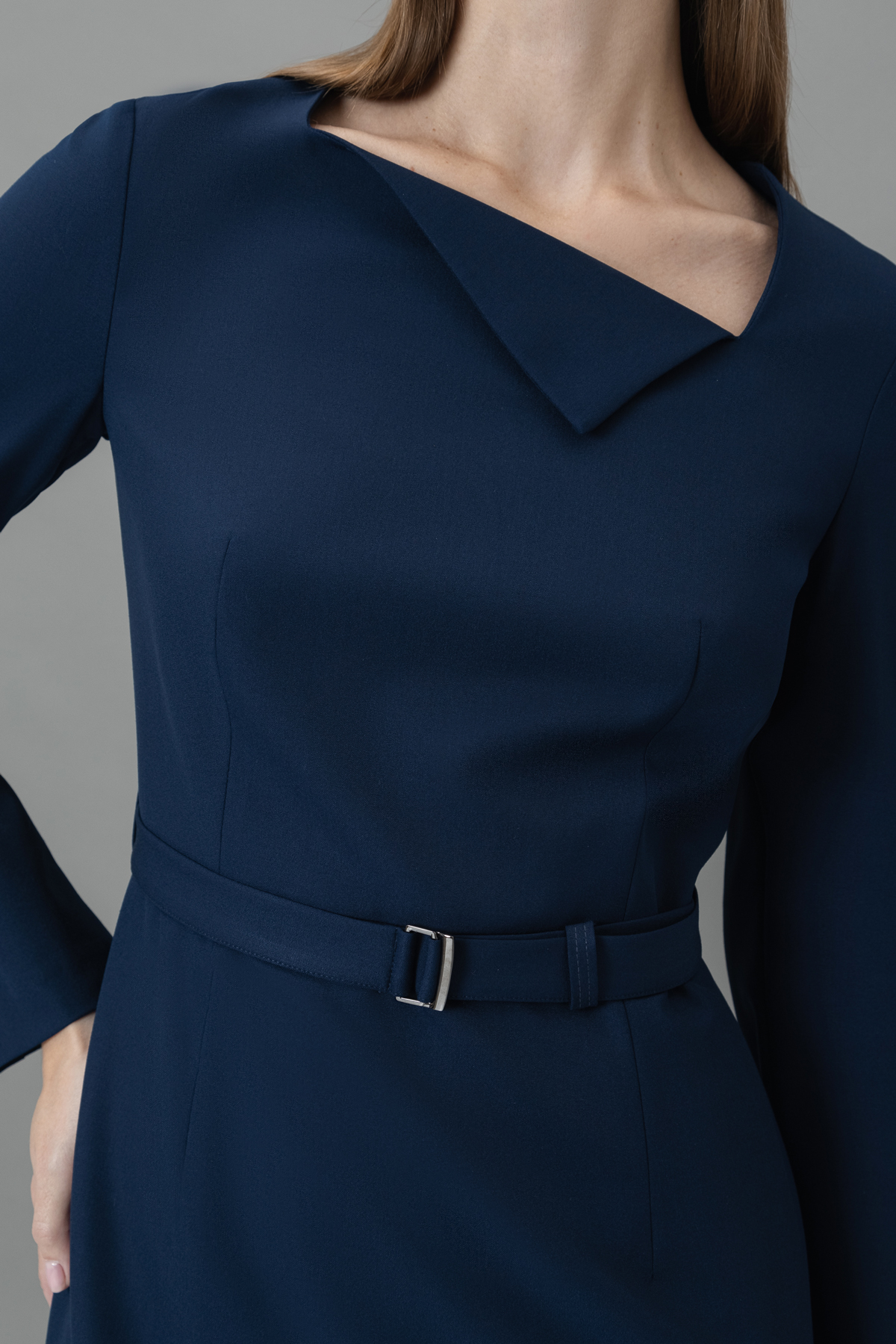 Платье-футляр с асимметричным вырезом VASSA&Co, пол женский, цвет синий