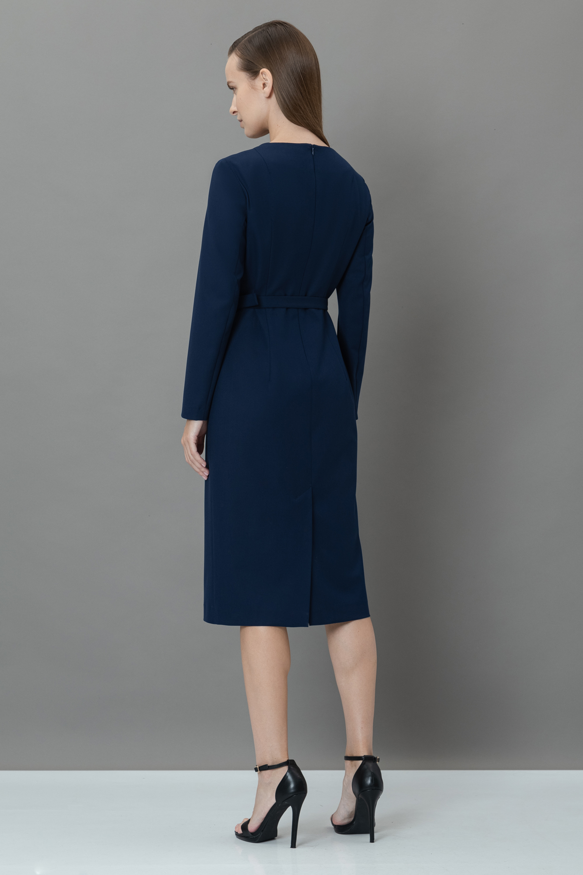 Платье-футляр с асимметричным вырезом VASSA&Co, пол женский, цвет синий