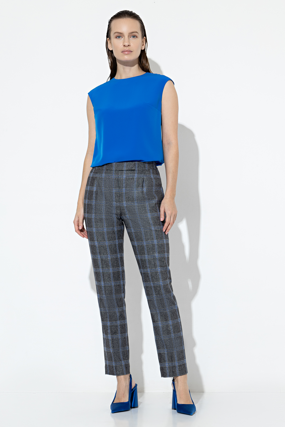 Брюки в клетку VASSA&Co, пол женский, цвет серый