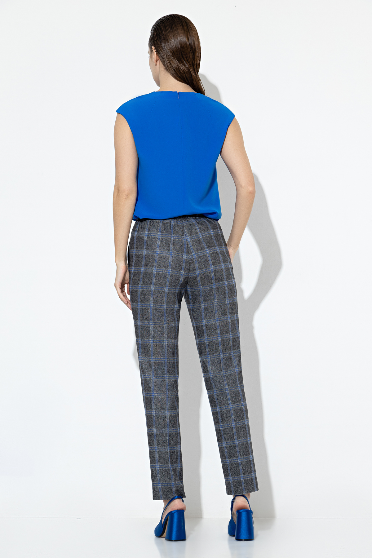 Брюки в клетку VASSA&Co, пол женский, цвет серый