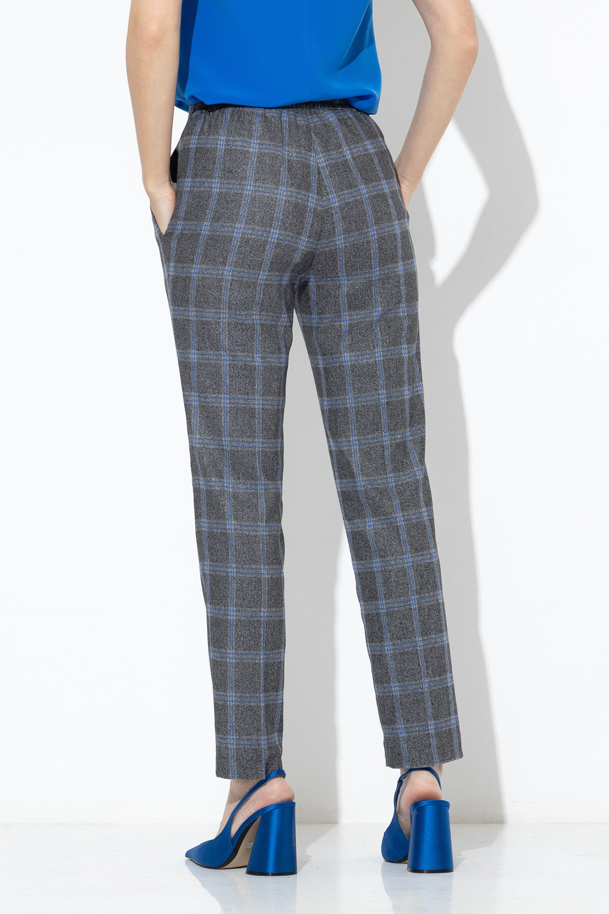Брюки в клетку VASSA&Co, пол женский, цвет серый