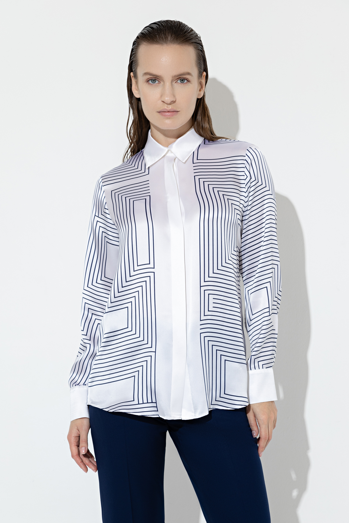 Блузка из шелка VASSA&Co, пол женский, цвет белый