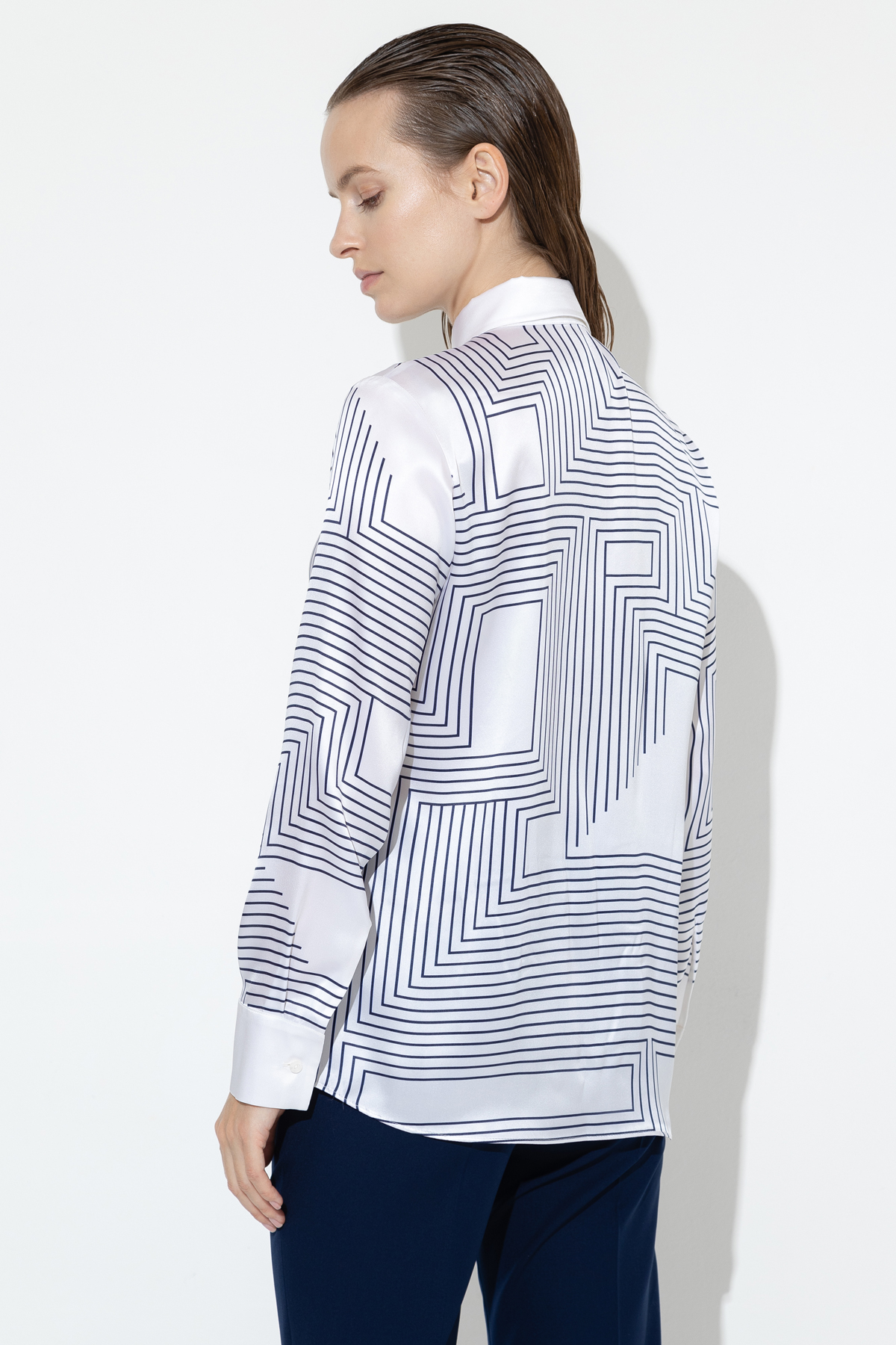 Блузка из шелка VASSA&Co, пол женский, цвет белый