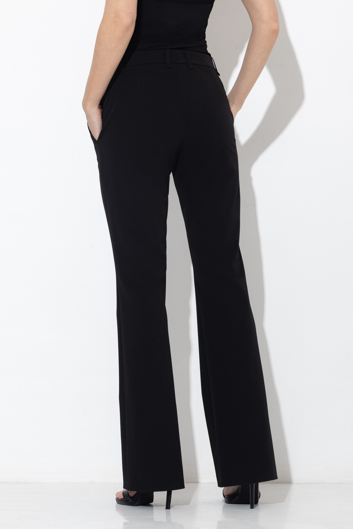 Брюки VASSA&Co, пол женский, цвет черный