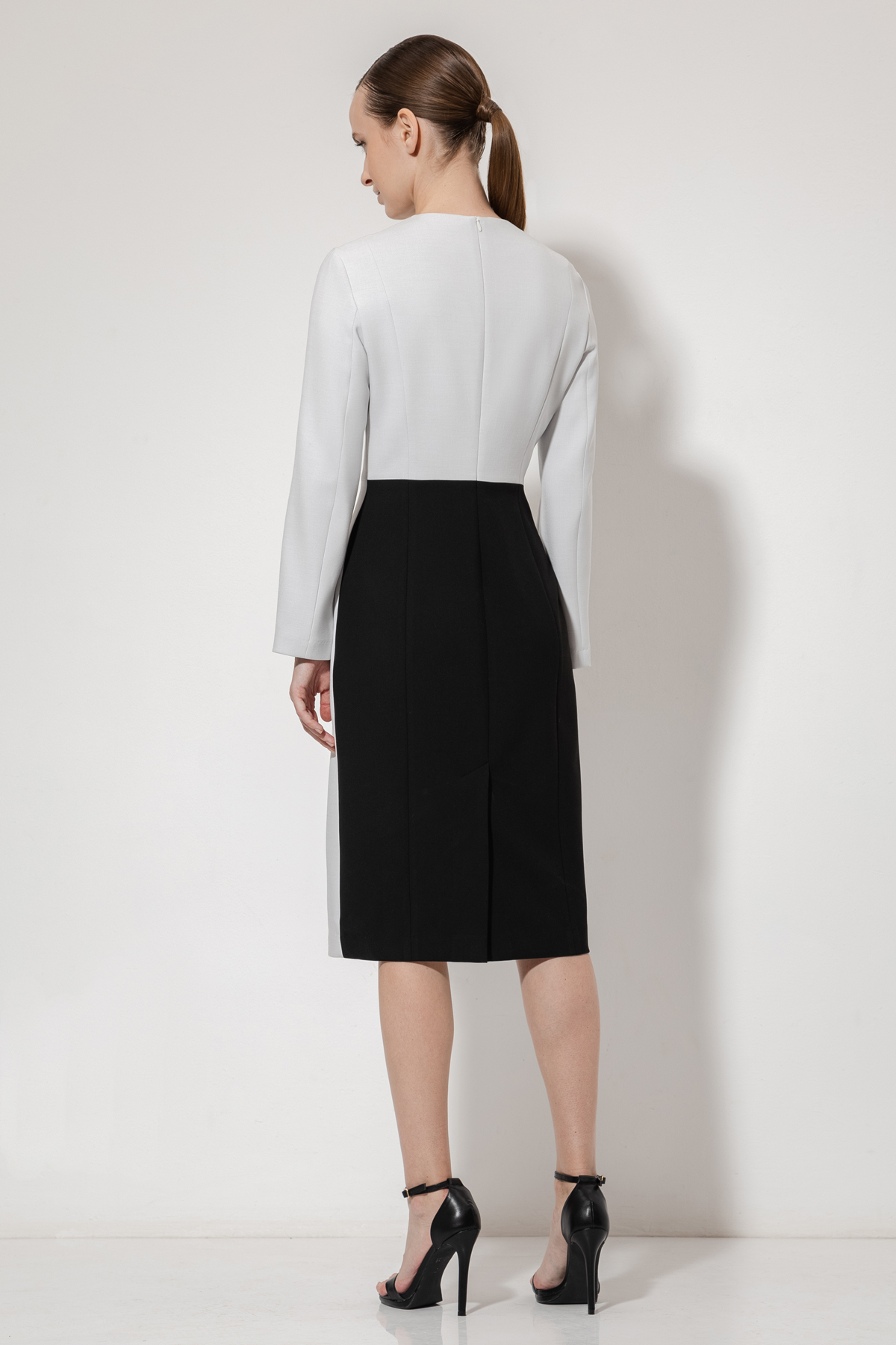 Платье с контрастной деталью VASSA&Co, пол female, цвет white