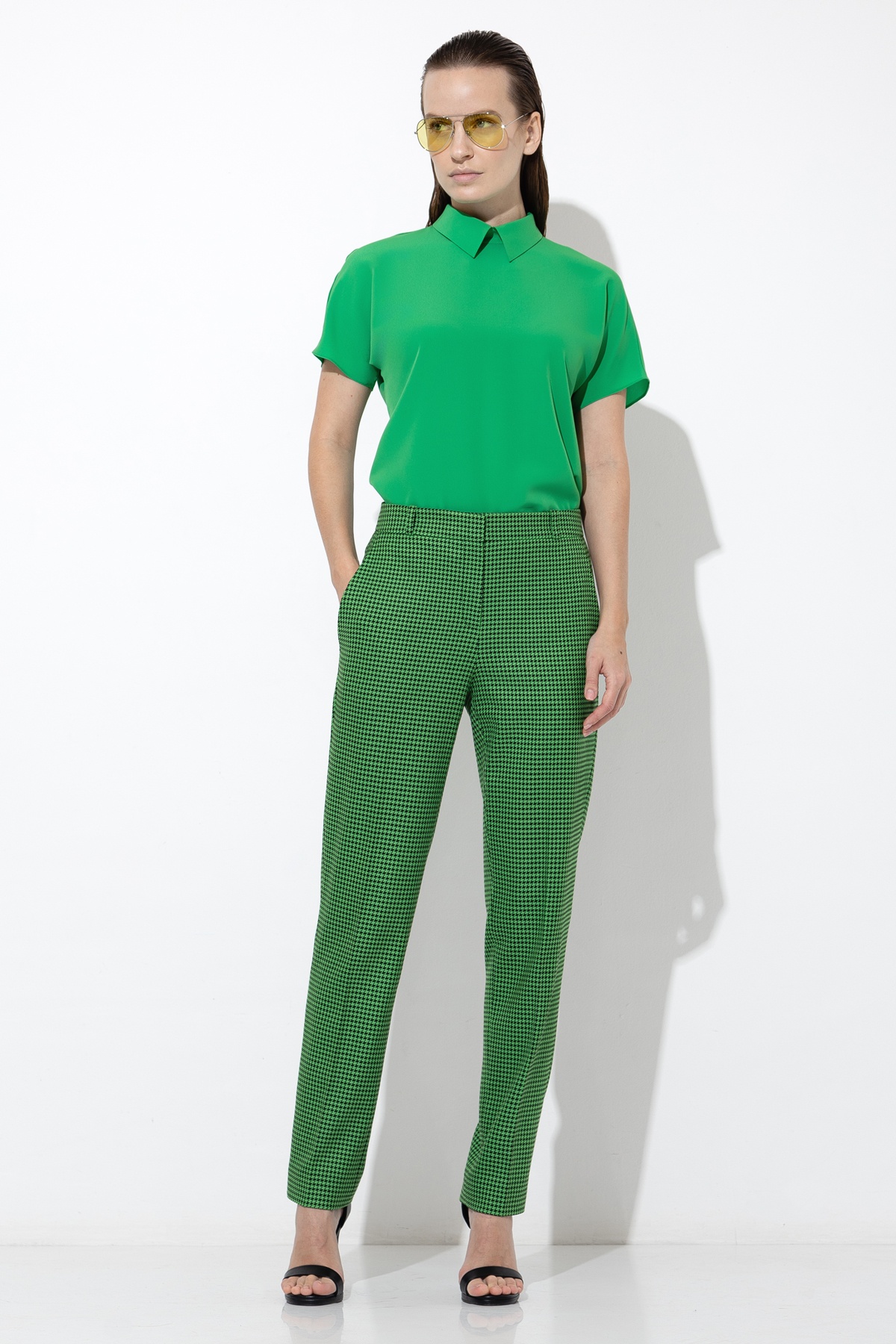 Trousers VASSA&Co, пол female, цвет Зеленый