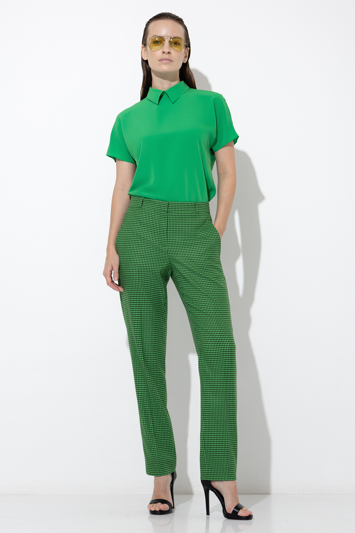 Trousers VASSA&Co, пол female, цвет Зеленый