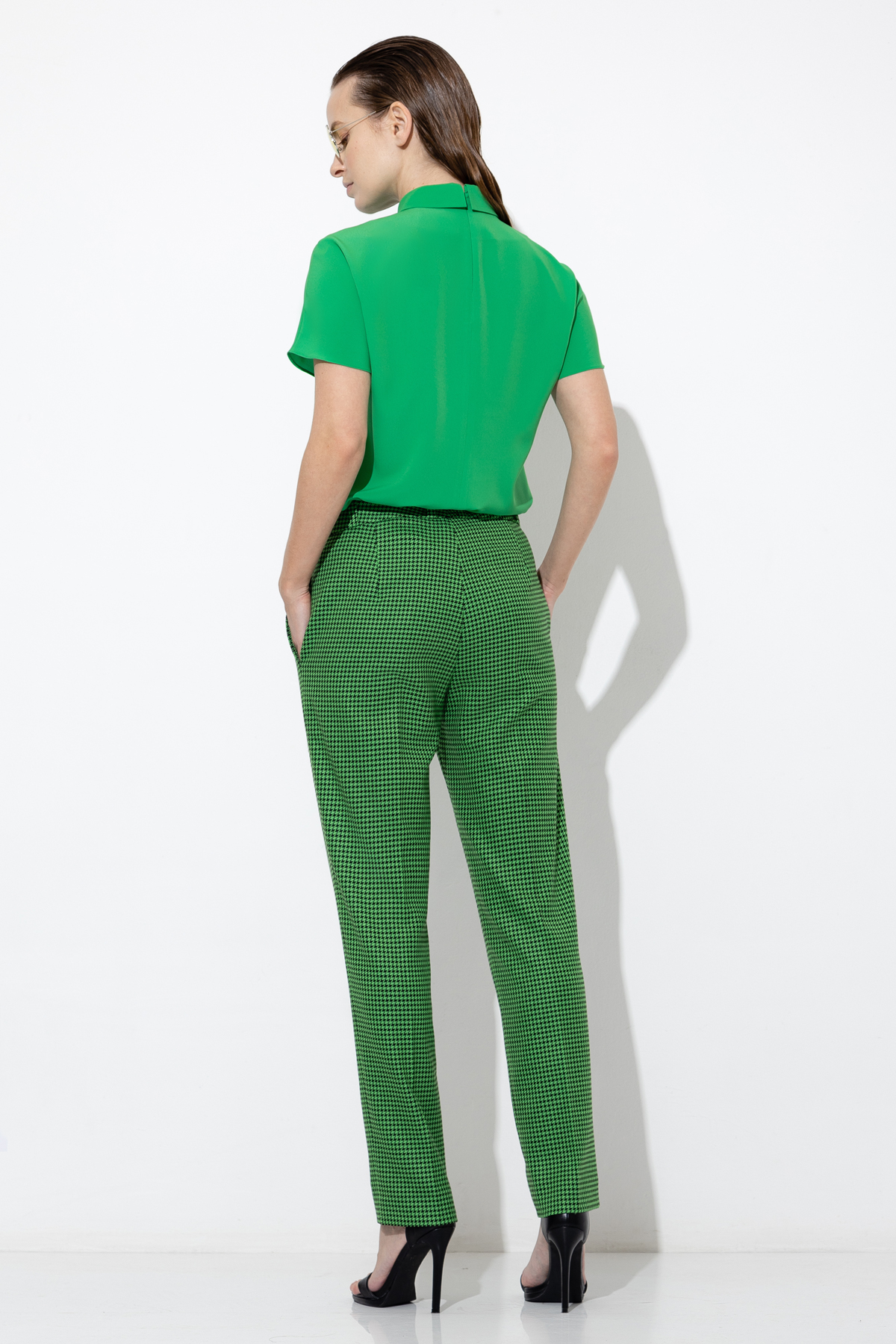 Trousers VASSA&Co, пол female, цвет Зеленый