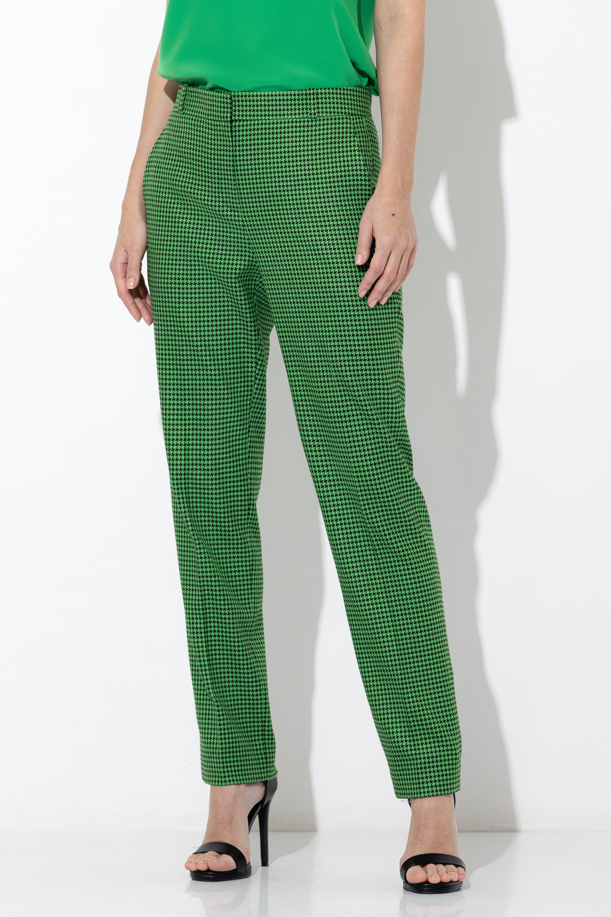 Trousers VASSA&Co, пол female, цвет Зеленый