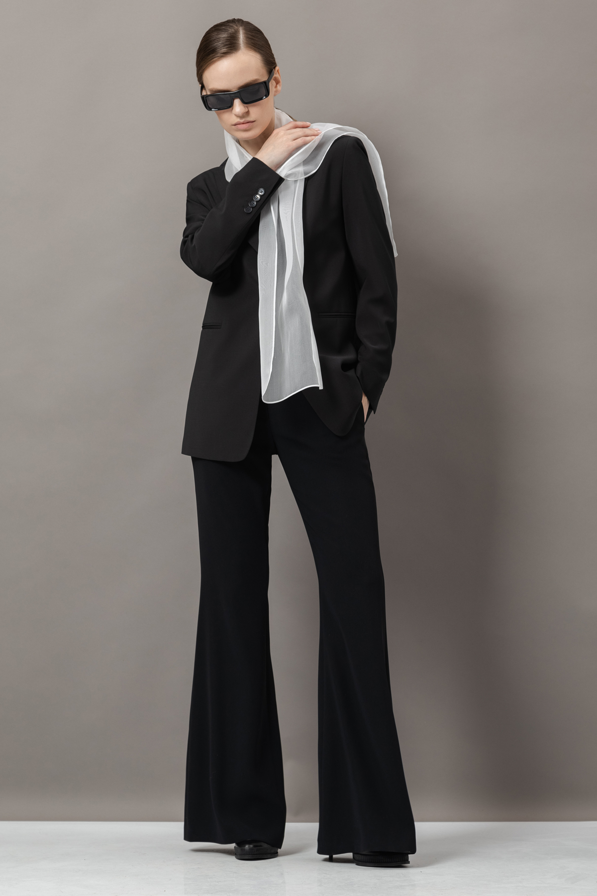 Жакет со съемным шарфом из шелка , пол женский, цвет черный