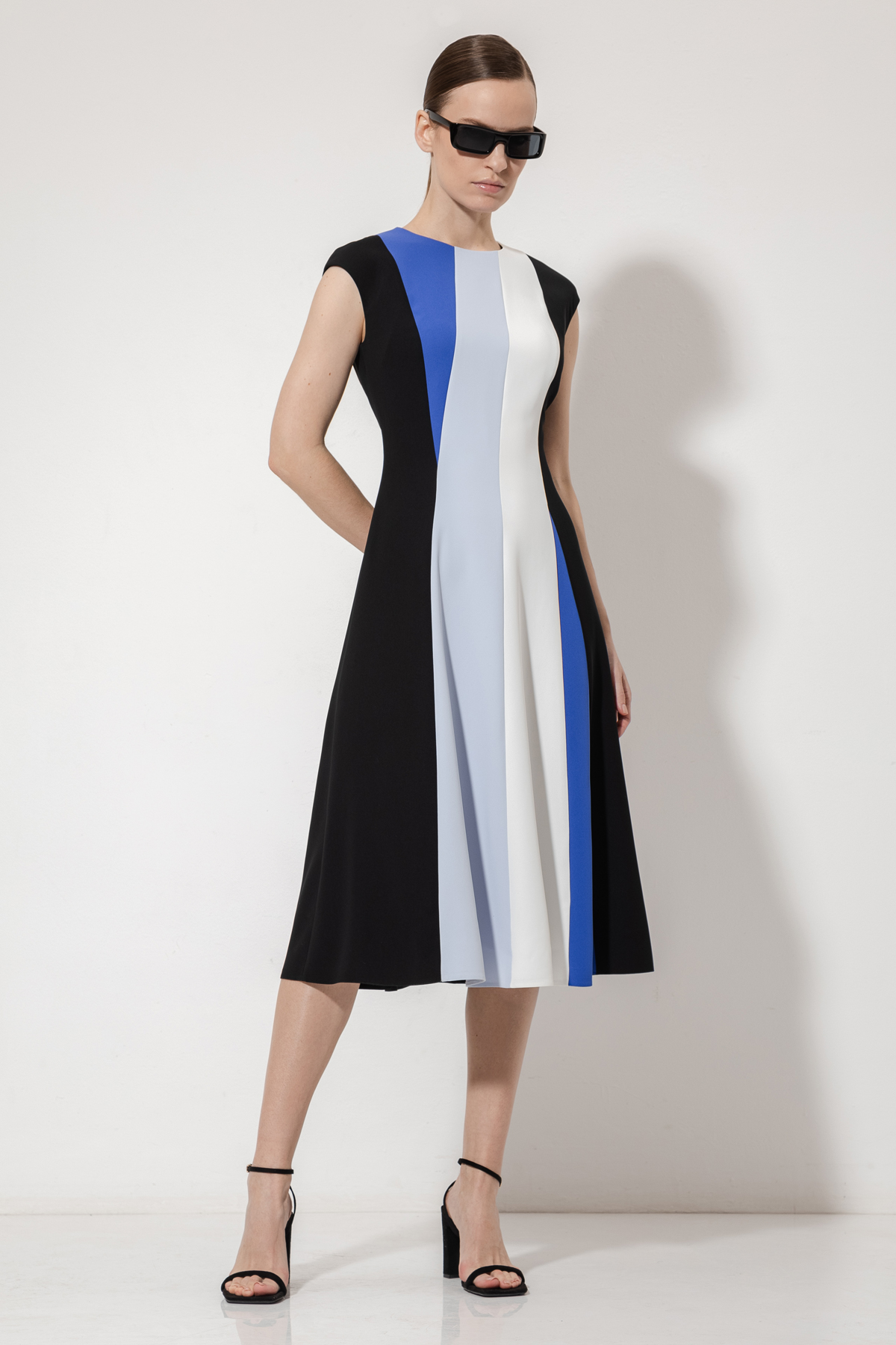 Платье с колорблоком VASSA&Co, пол женский, цвет черный, фото №3