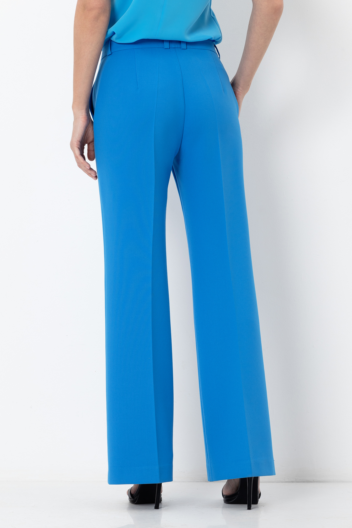 Trousers VASSA&Co, пол female, цвет голубой