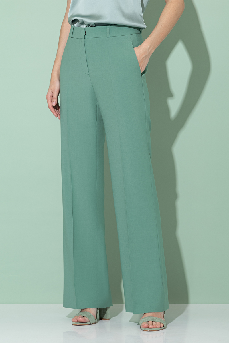 Брюки со стрелками VASSA&Co, пол женский, цвет зеленый