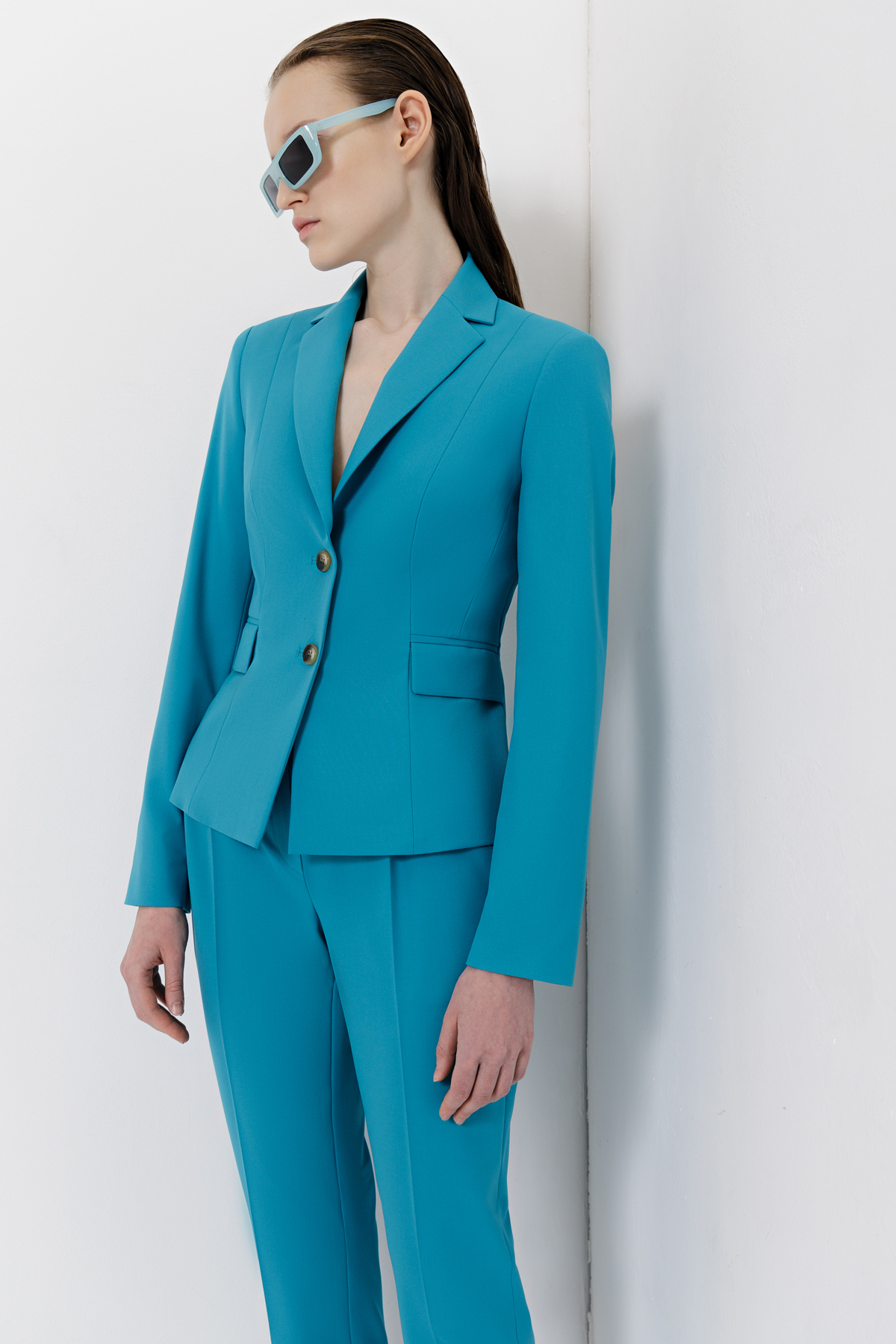 Укороченный жакет VASSA&Co, пол женский, цвет голубой