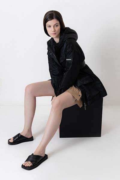 Куртка с капюшоном VASSA CODE, пол женский, цвет черный, фото №4