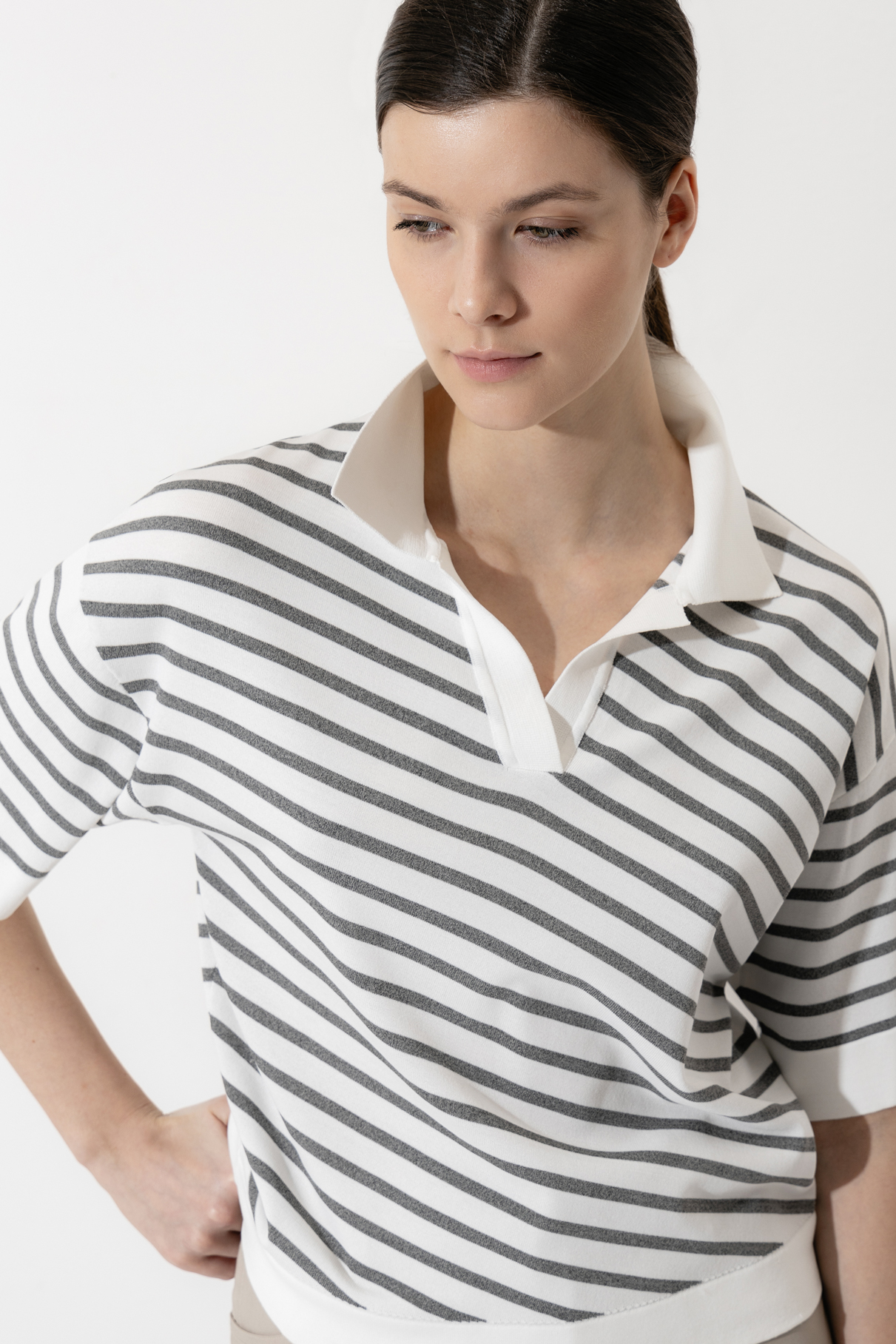 Sweater VASSA CODE, пол female, цвет серый