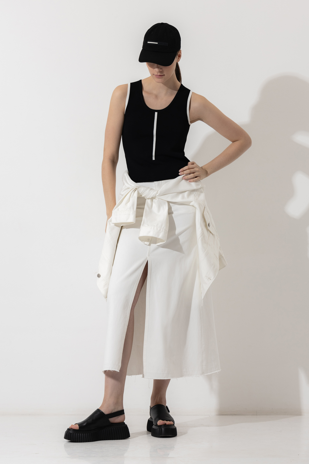 Топ с контрастной отделкой , пол женский, цвет черный, фото №3