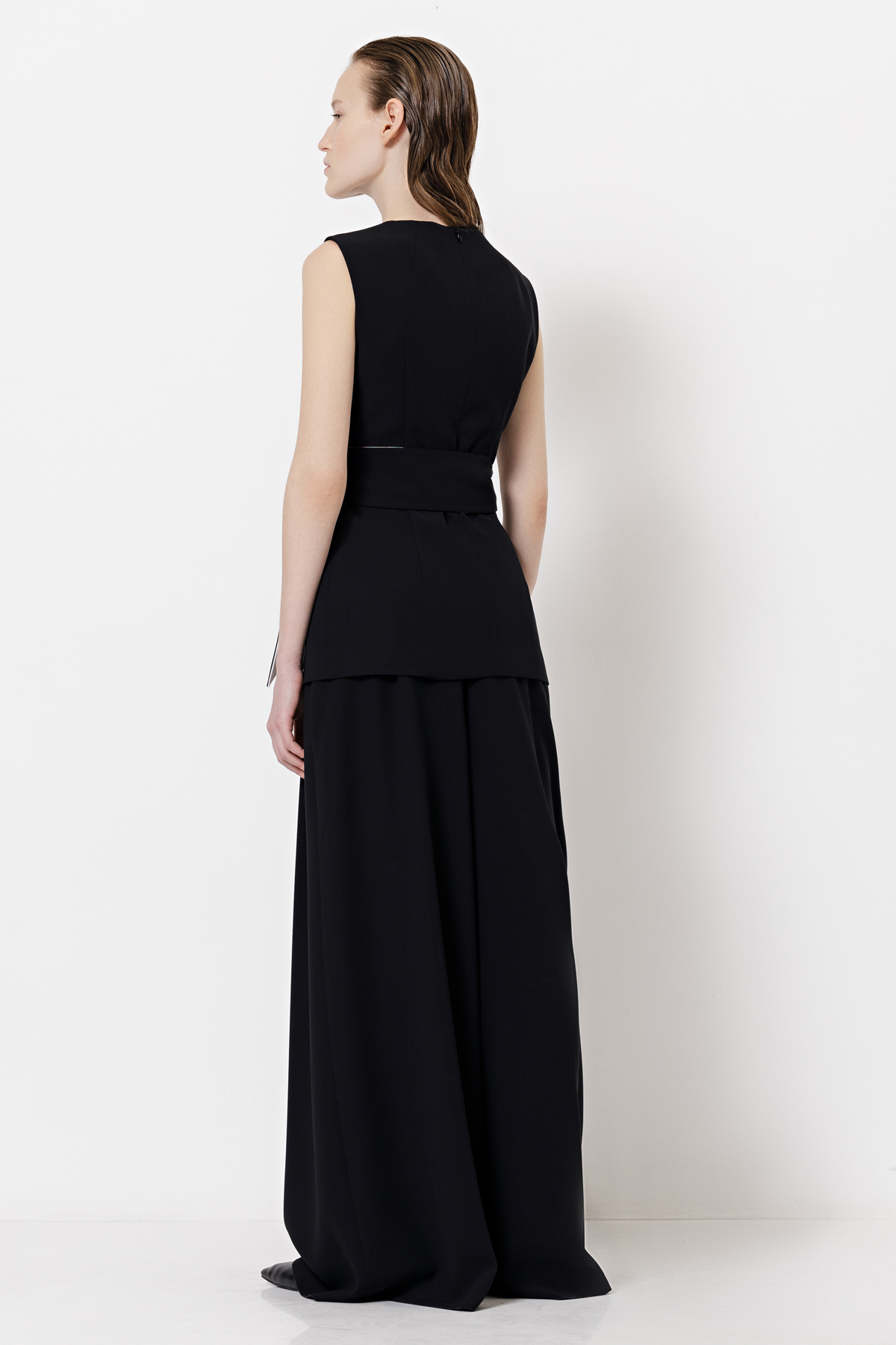 Жилет с контрастным поясом VASSA&Co, пол женский, цвет черный