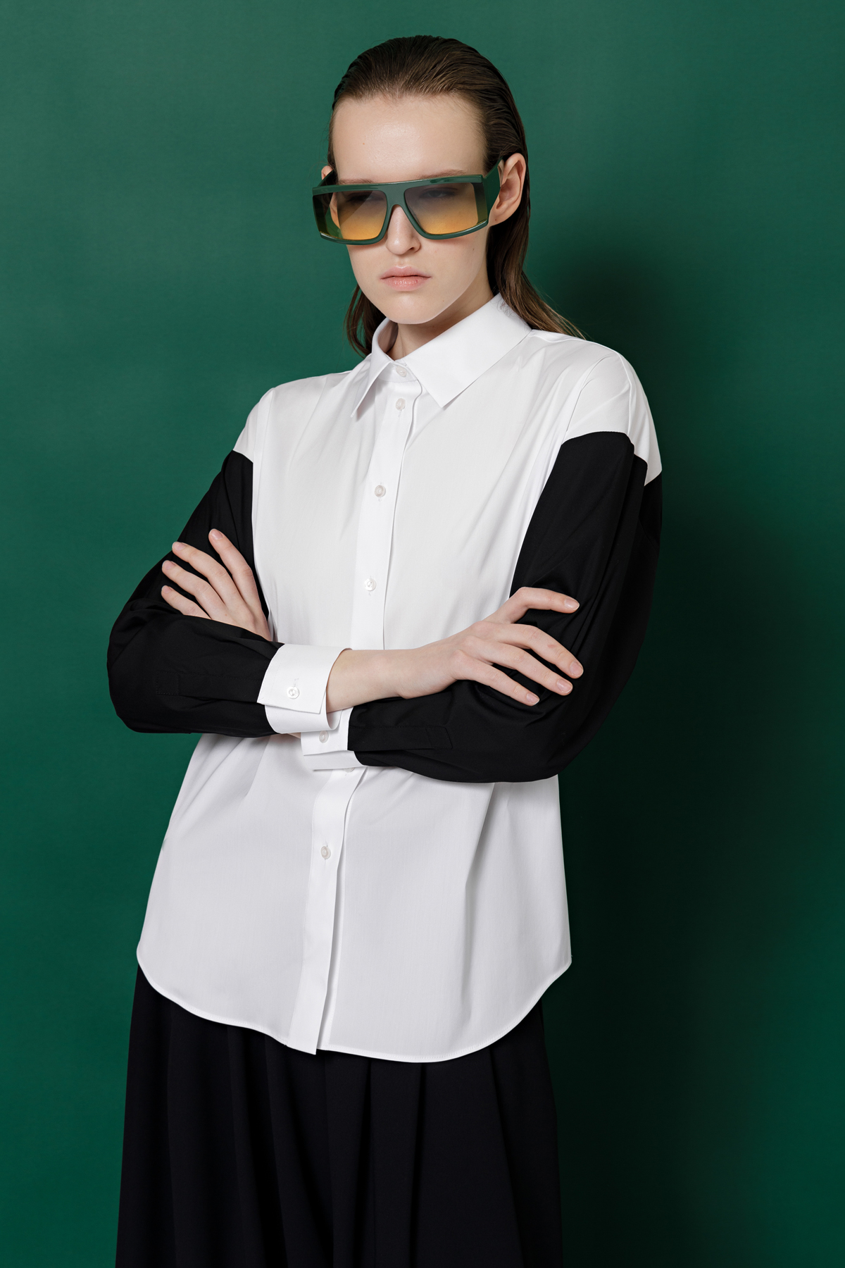 Рубашка с контрастной вставкой VASSA&Co, пол женский, цвет черный, фото №3