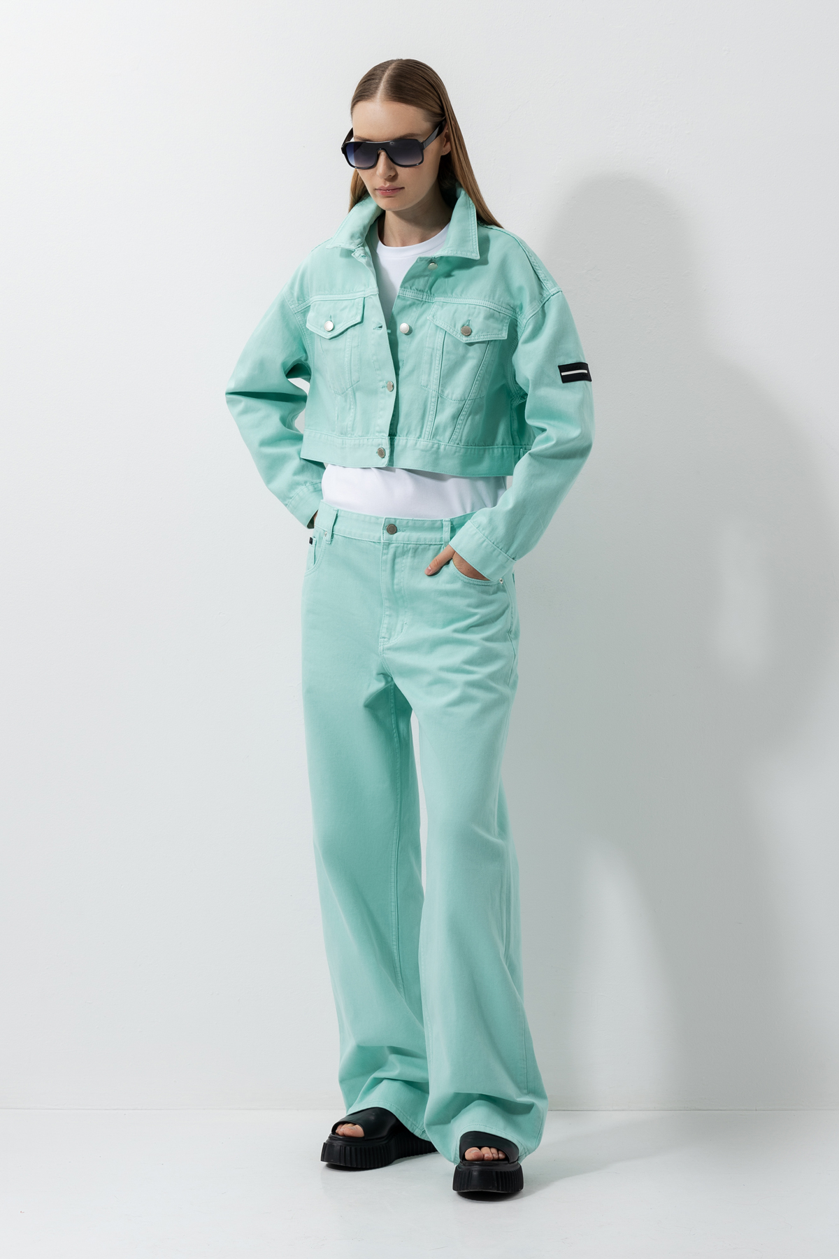 Denim jacket , пол female, цвет зеленый