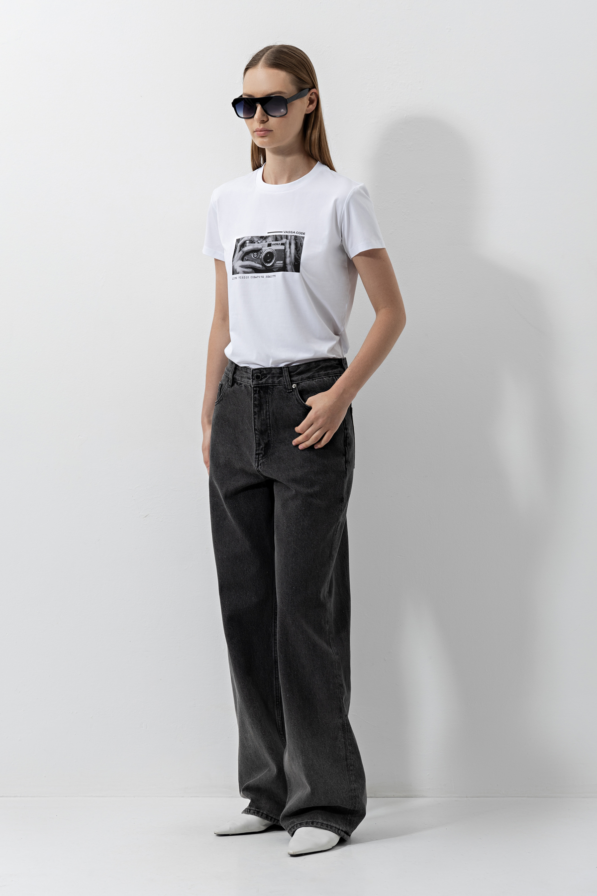 Джинсы Chelsea с градиентом VASSA CODE, пол женский, цвет серый