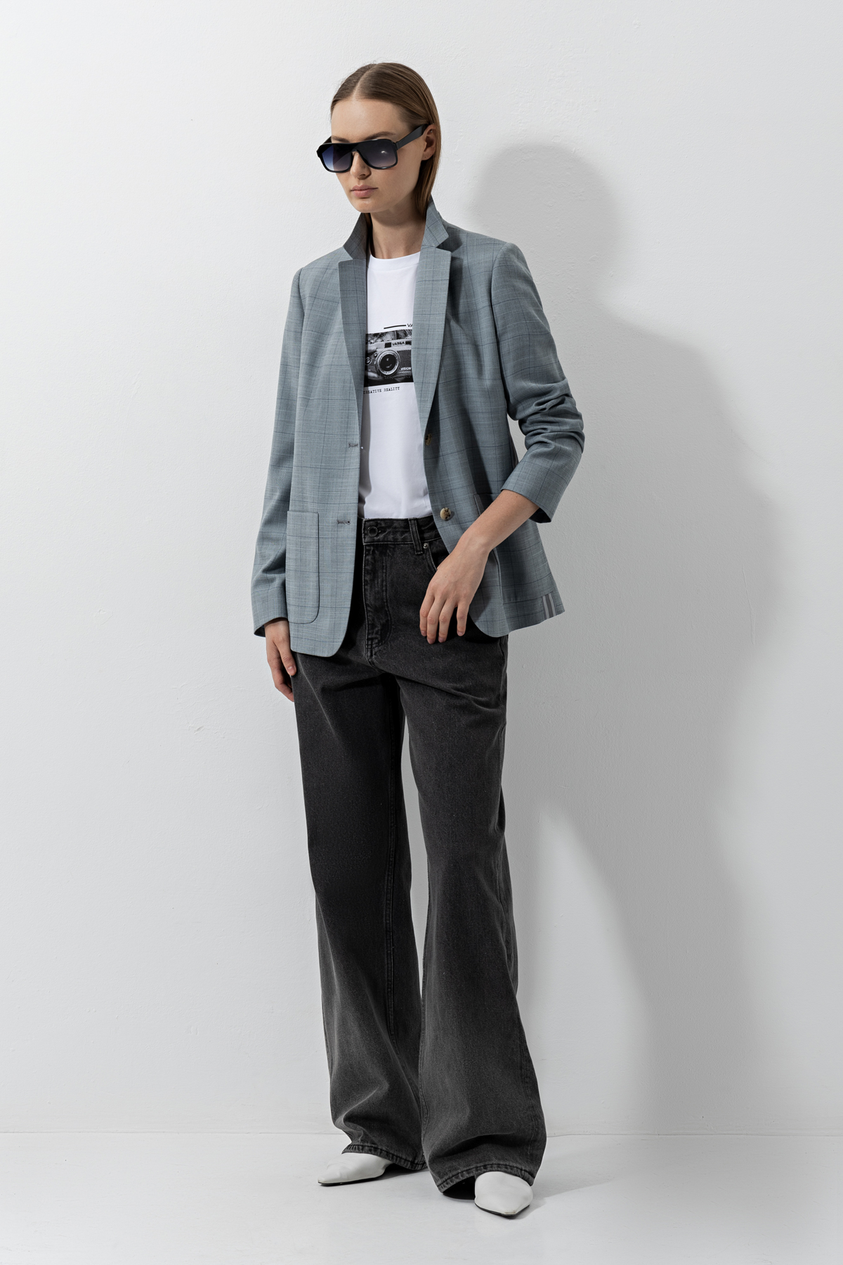 Джинсы Chelsea с градиентом VASSA CODE, пол женский, цвет серый