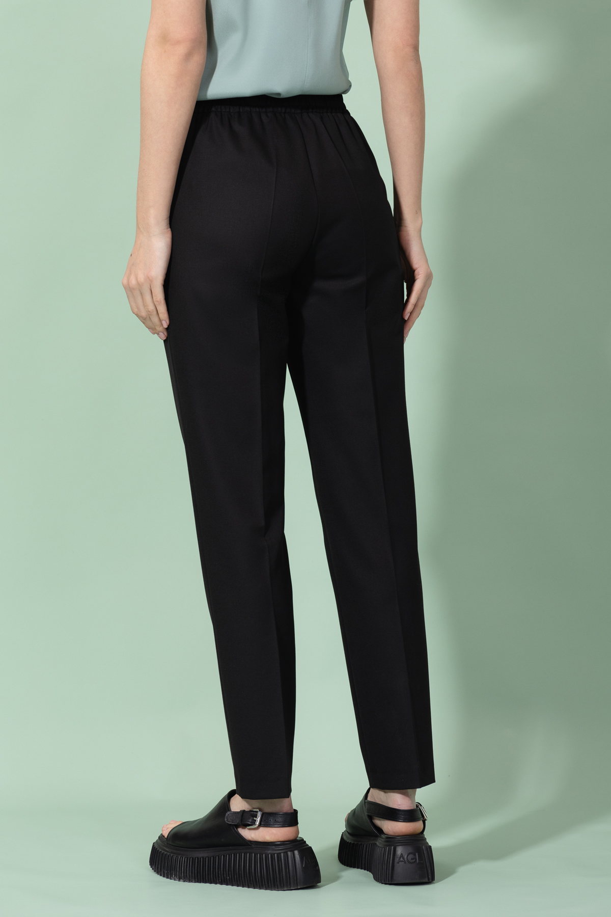 Зауженные брюки VASSA&Co, пол женский, цвет черный, фото №3