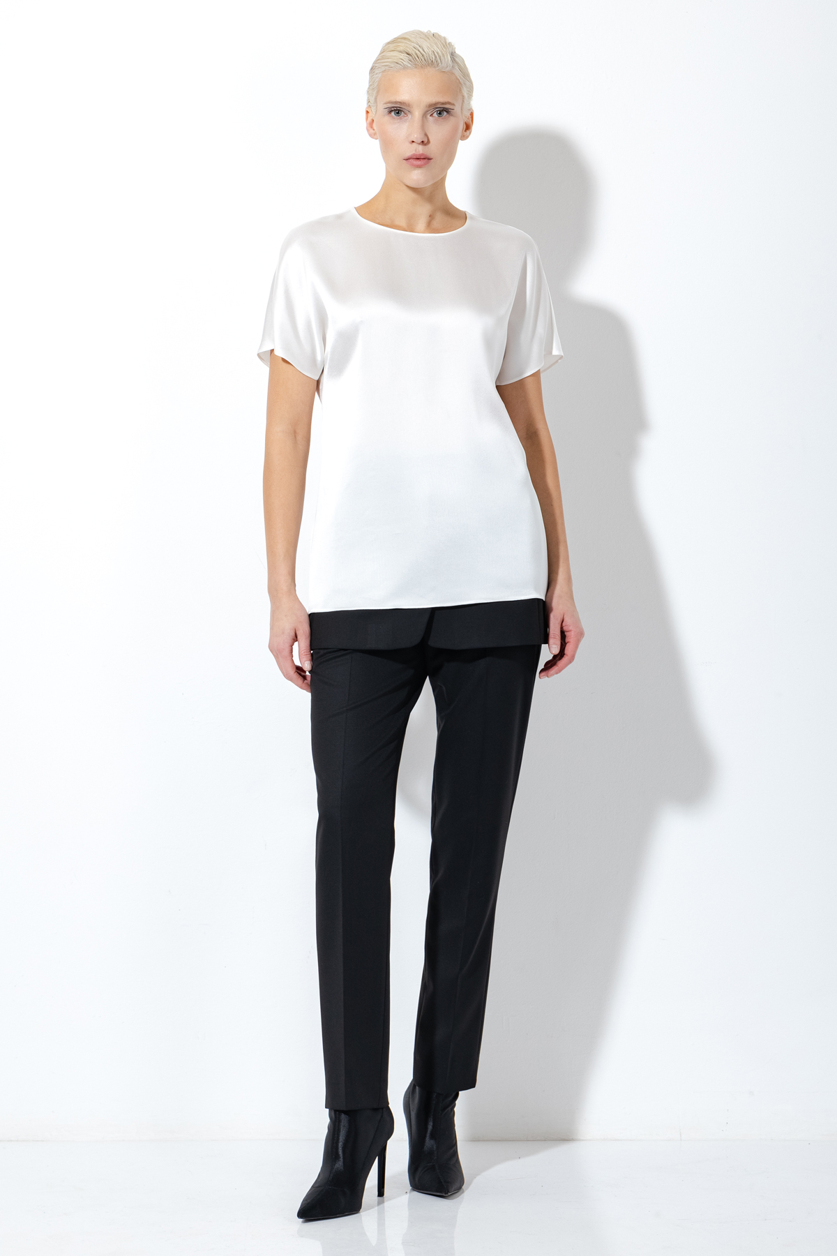 Блузка , пол женский, цвет белый