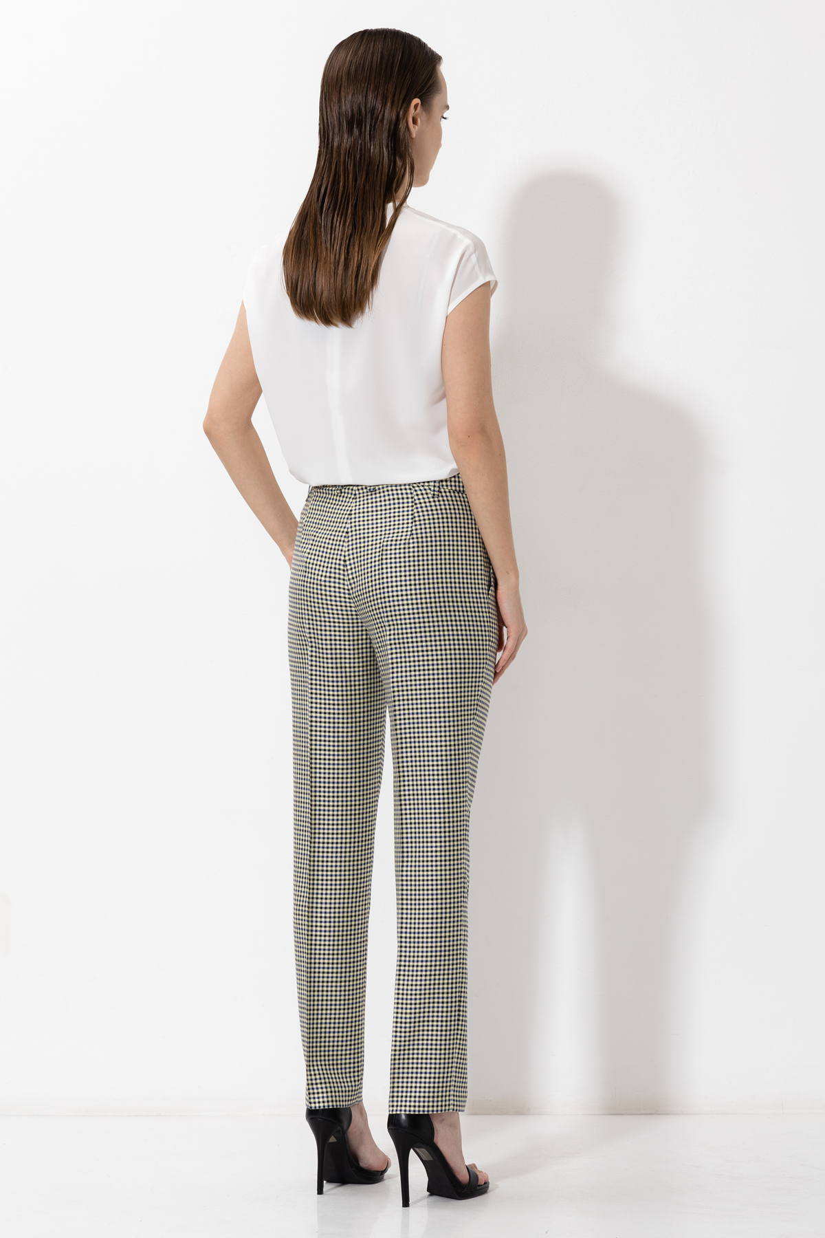 Брюки в клетку зауженного кроя VASSA&Co, пол женский, цвет молочный, фото №5
