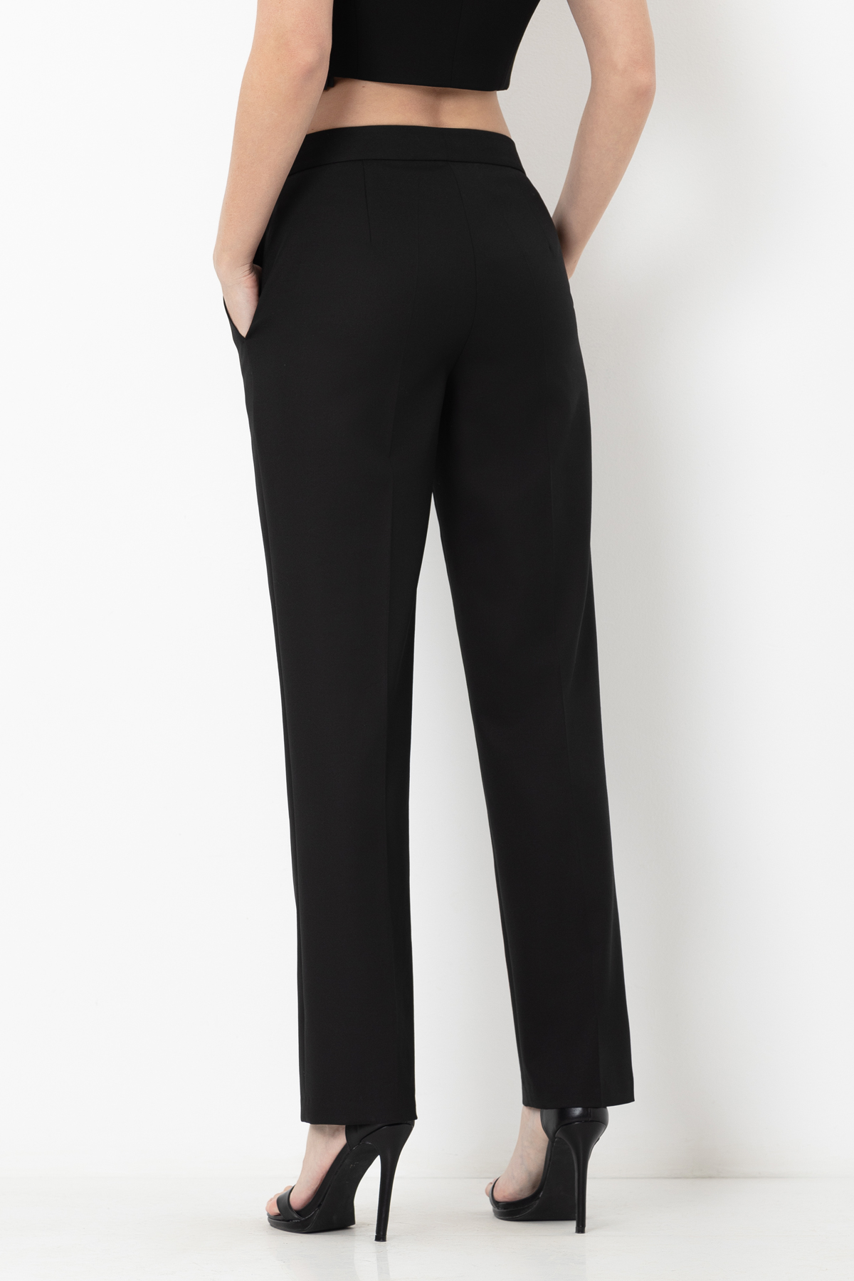 Брюки с контрастным поясом VASSA&Co, пол женский, цвет черный, фото №4