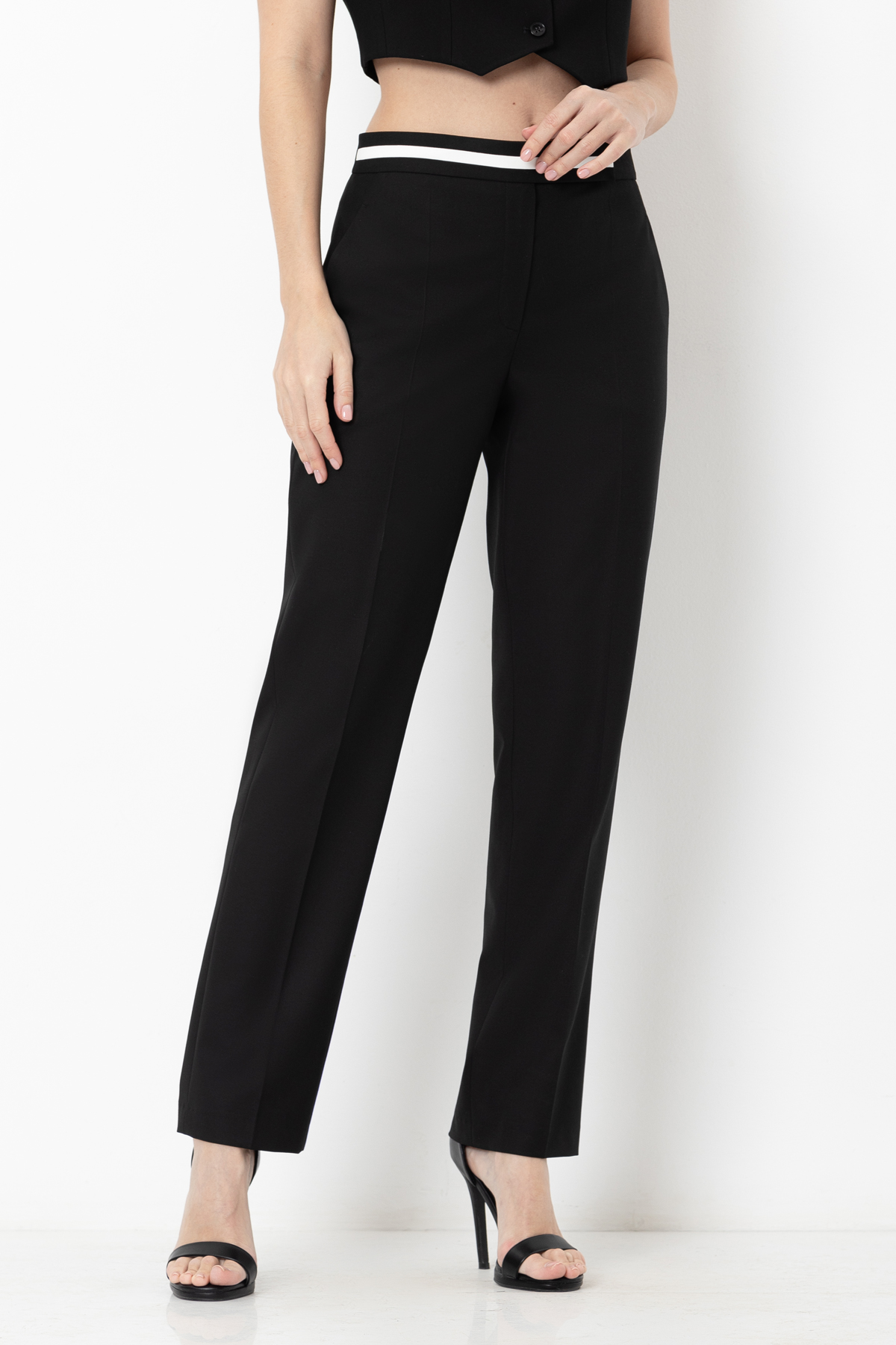 Брюки с контрастным поясом VASSA&Co, пол женский, цвет черный, фото №3