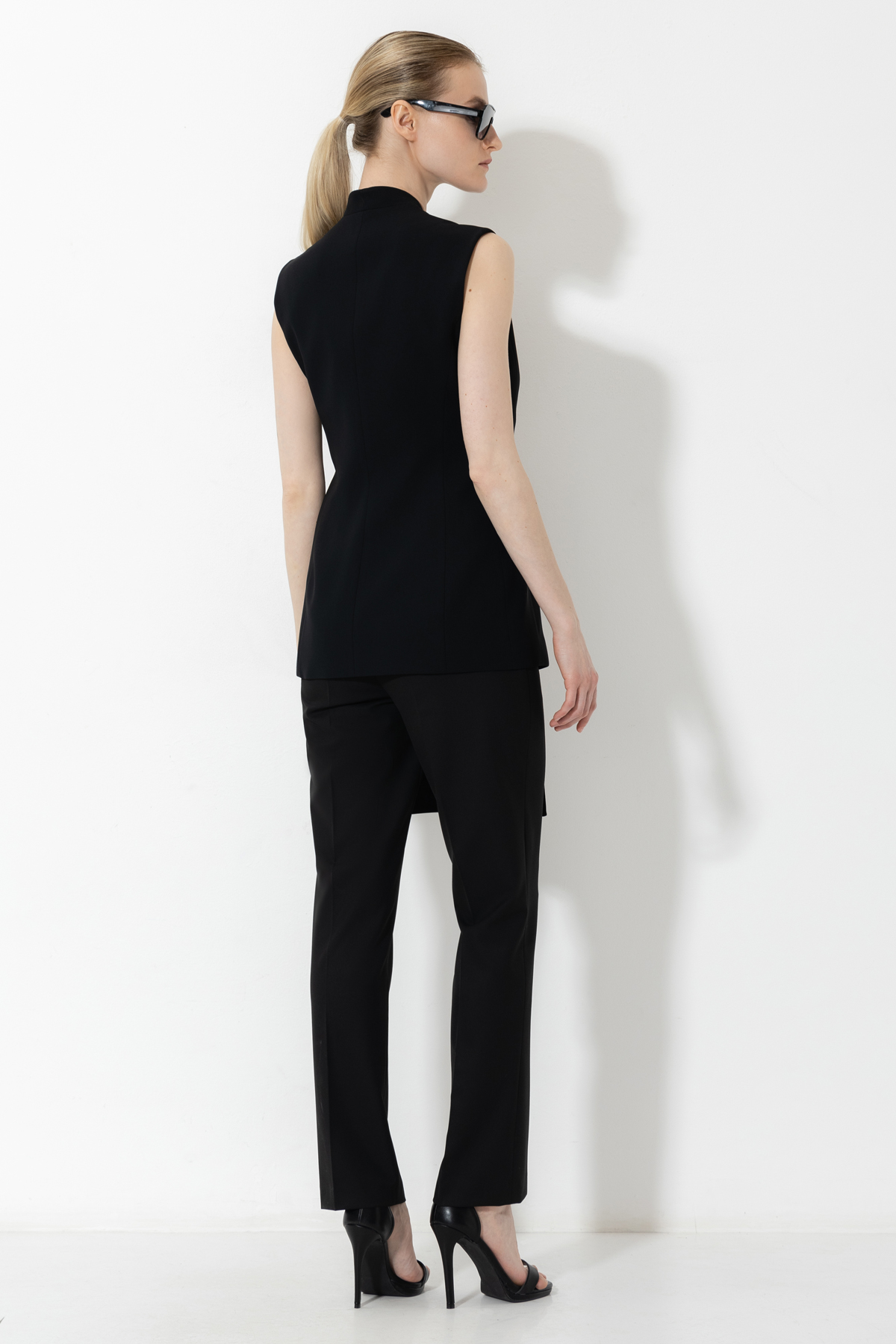 Жилет VASSA&Co, пол женский, цвет черный