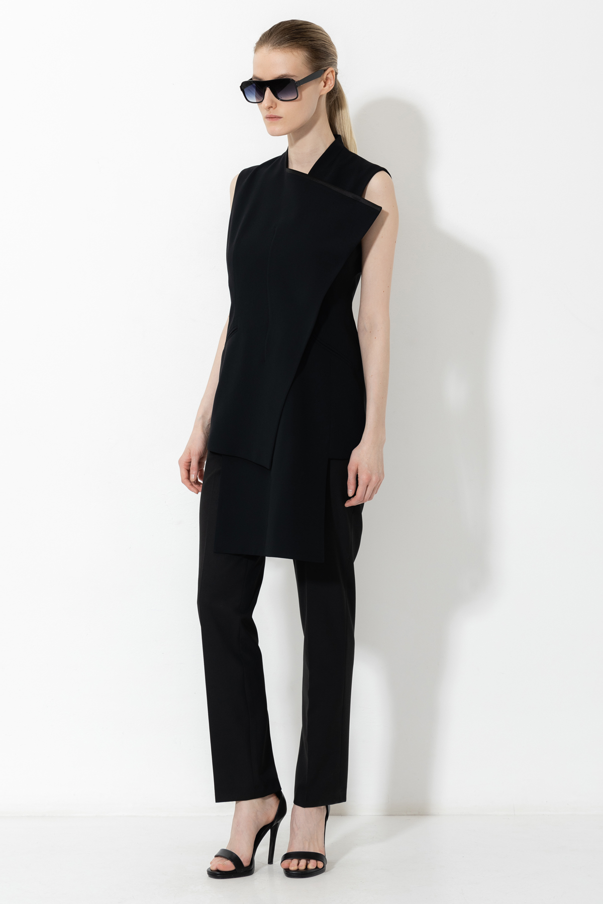 Жилет VASSA&Co, пол женский, цвет черный