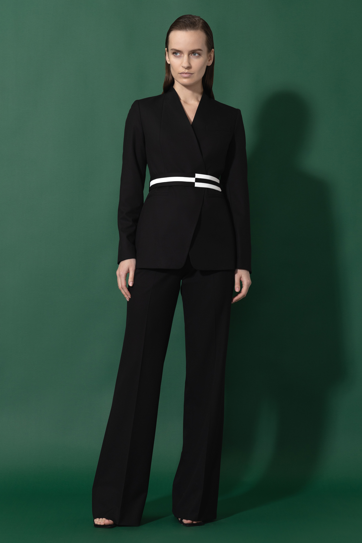 Жакет с акцентным поясом VASSA&Co, пол женский, цвет черный