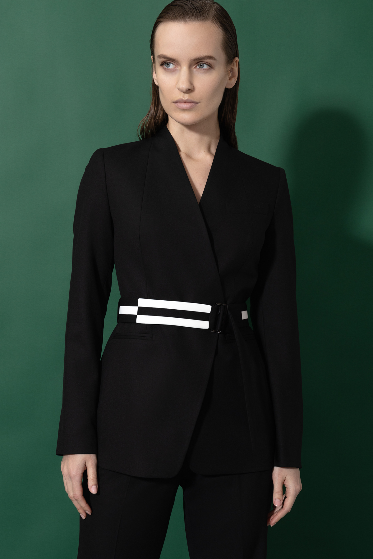 Жакет с акцентным поясом VASSA&Co, пол женский, цвет черный